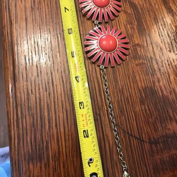 Gold Sunburst necklace to brighten up and hip out your outfit.Presumably vintage - Picture 3 of 5